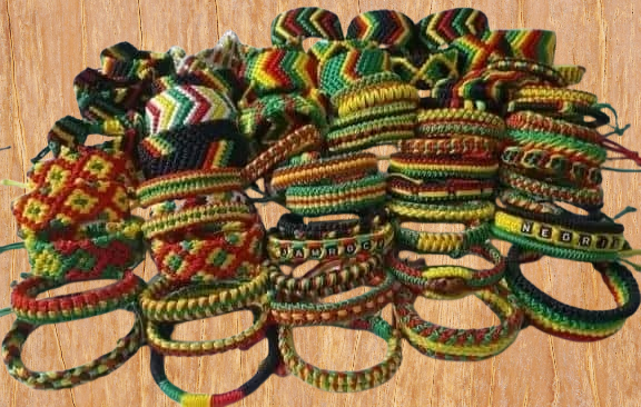 Armband geweven uit Afrika
