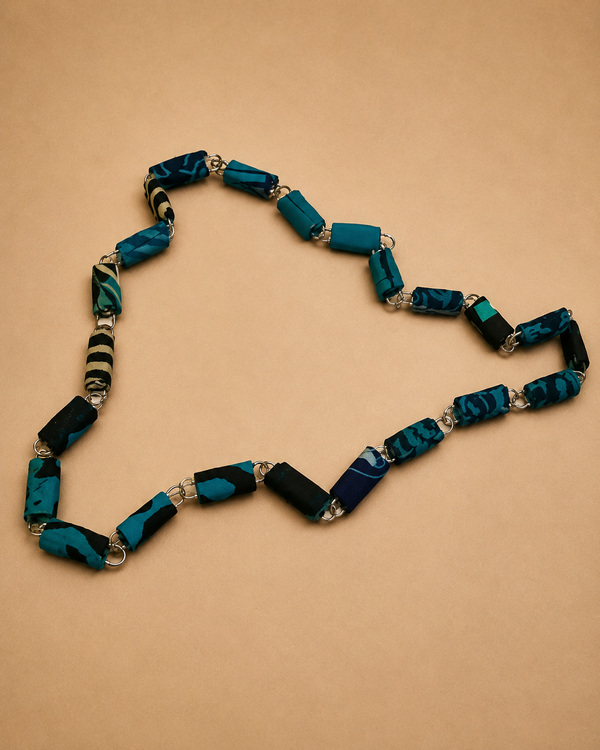 Handgemaakte Ugandese Papierkralen Ketting – Blauw/Zwart